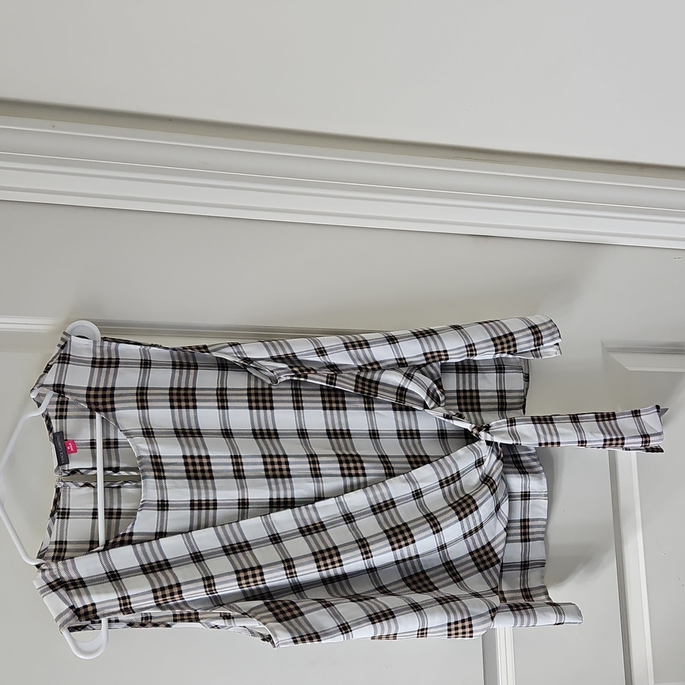 Vince Camuto Plaid Top in White, Black & Tan